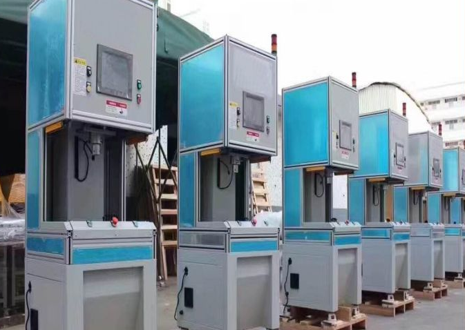 一機(jī)多用，革新生產(chǎn)：揭秘小型智能數(shù)控伺服壓裝機(jī)與全自動(dòng)精密壓力機(jī)